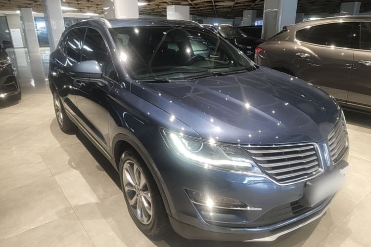Used Lincoln MKC 2017 2.0T Two-Wheel-Drive Luxury Edition Front Right 45 Deg