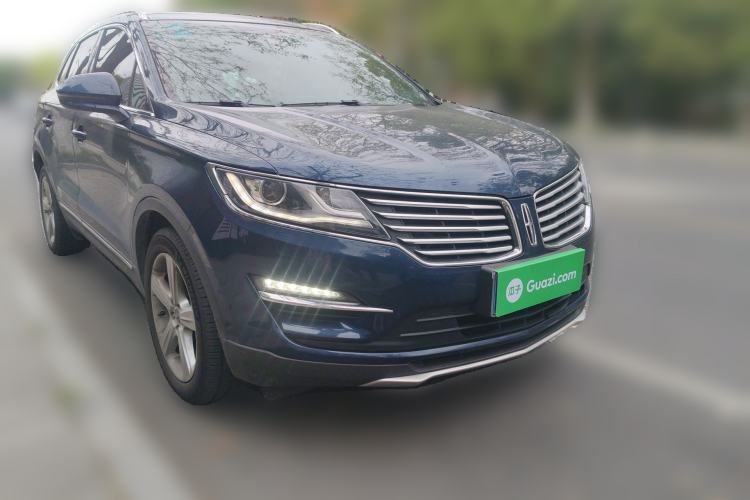Used Lincoln MKC 2017 2.0T Two-Wheel Drive Deluxe Edition Front Right 45 Deg