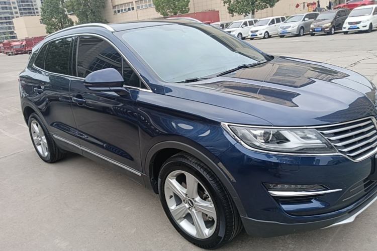 Used Lincoln MKC 2017 2.0T Two-Wheel Drive Deluxe Edition Front Right 45 Deg