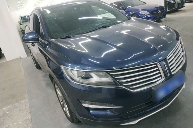 Used Lincoln MKC 2017 2.0T Two-Wheel-Drive Luxury Edition Front Right 45 Deg