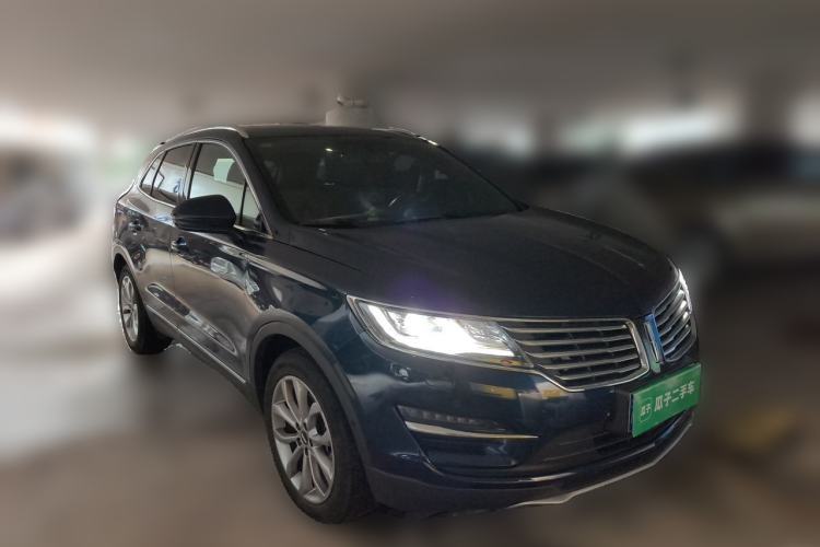 Used Lincoln MKC 2017 2.0T Two-Wheel-Drive Luxury Edition Front Right 45 Deg