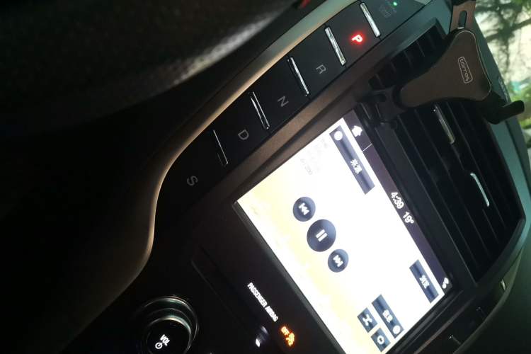 Used Lincoln MKC 2017 2.0T Two-Wheel-Drive Luxury Edition Gear Lever