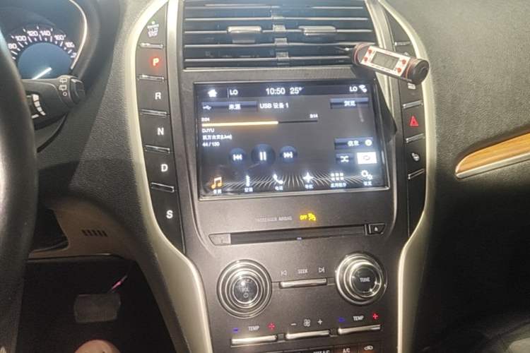 Used Lincoln MKC 2017 2.0T Two-Wheel-Drive Luxury Edition Gear Lever