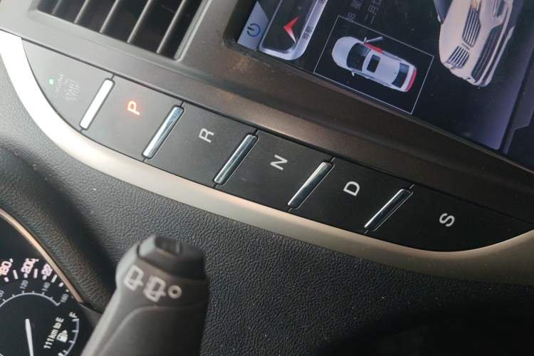 Used Lincoln MKC 2017 2.0T Two-Wheel Drive Deluxe Edition Gear Lever