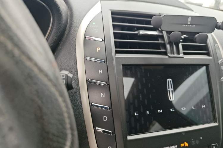 Used Lincoln MKC 2017 2.0T Two-Wheel Drive Deluxe Edition Gear Lever