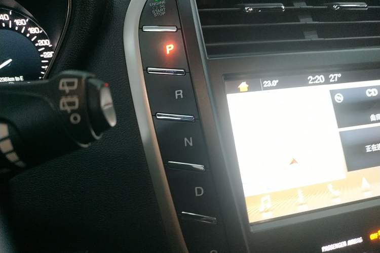 Used Lincoln MKC 2017 2.0T Two-Wheel-Drive Luxury Edition Gear Lever