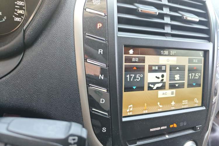 Used Lincoln MKC 2017 2.0T Two-Wheel-Drive Luxury Edition Gear Lever