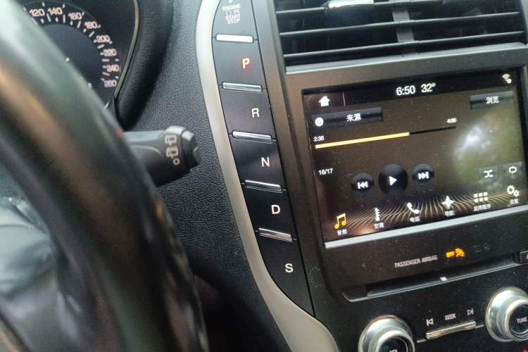 Used Lincoln MKC 2017 2.0T Two-Wheel Drive Deluxe Edition Gear Lever