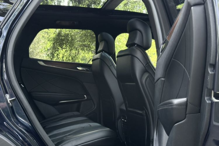 Used Lincoln MKC 2017 2.0T Two-Wheel-Drive Luxury Edition Interior 13