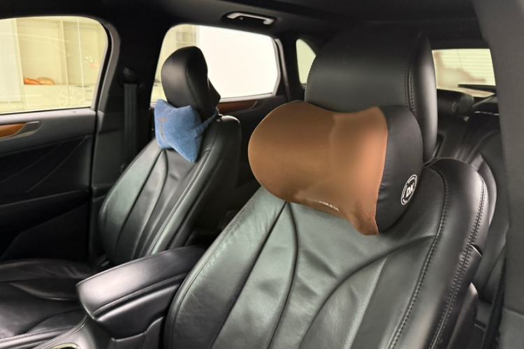 Used Lincoln MKC 2017 2.0T Two-Wheel-Drive Luxury Edition Interior 2