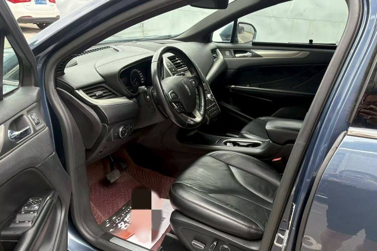 Used Lincoln MKC 2017 2.0T Two-Wheel Drive Deluxe Edition Interior 6