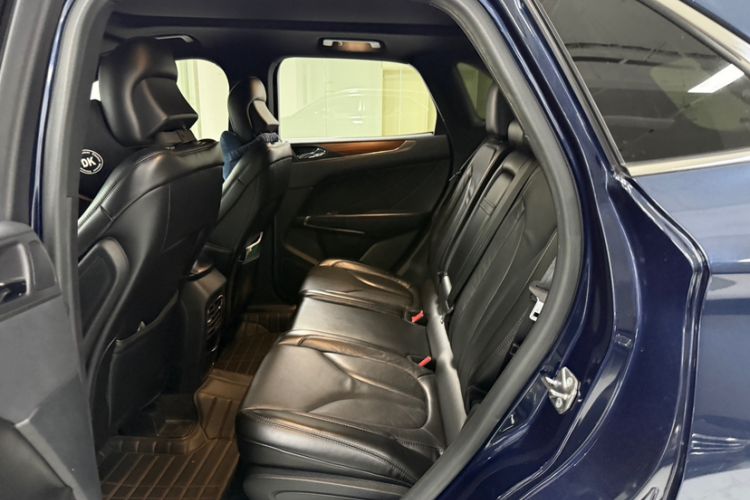 Used Lincoln MKC 2017 2.0T Two-Wheel-Drive Luxury Edition Interior 6