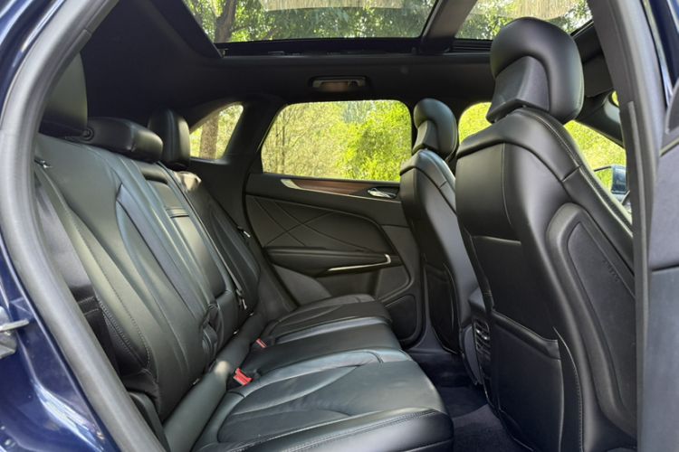 Used Lincoln MKC 2017 2.0T Two-Wheel-Drive Luxury Edition Interior 6