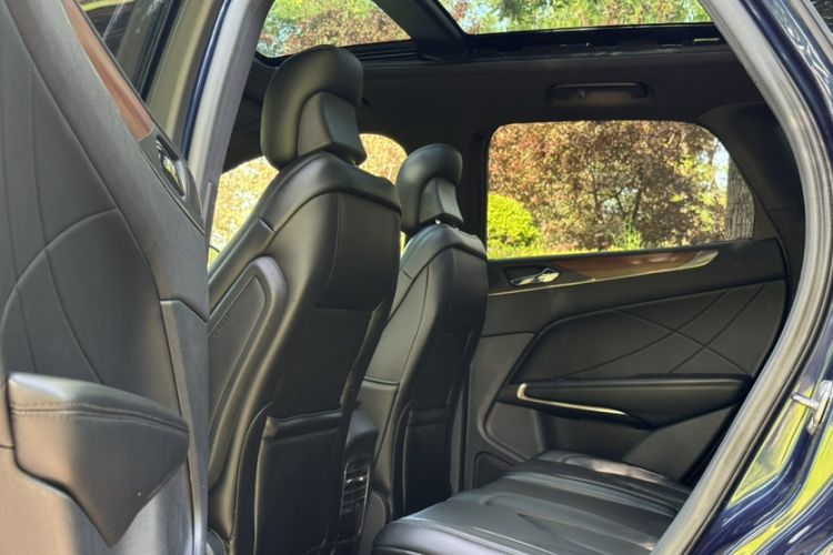 Used Lincoln MKC 2017 2.0T Two-Wheel-Drive Luxury Edition Interior 7