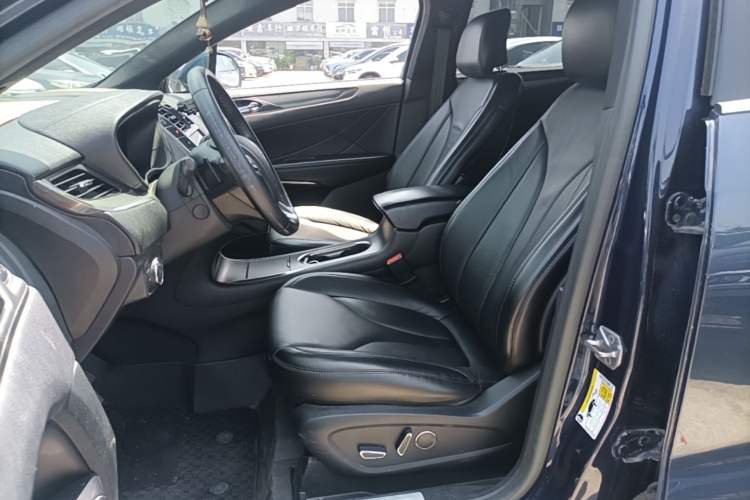 Used Lincoln MKC 2017 2.0T Two-Wheel Drive Deluxe Edition Left Front Seat
