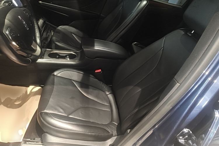 Used Lincoln MKC 2017 2.0T Two-Wheel-Drive Luxury Edition Left Front Seat