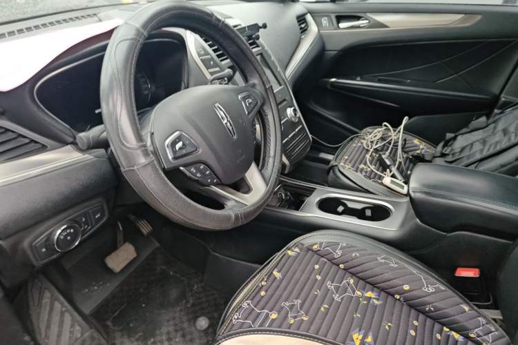 Used Lincoln MKC 2017 2.0T Two-Wheel Drive Deluxe Edition Left Front Seat