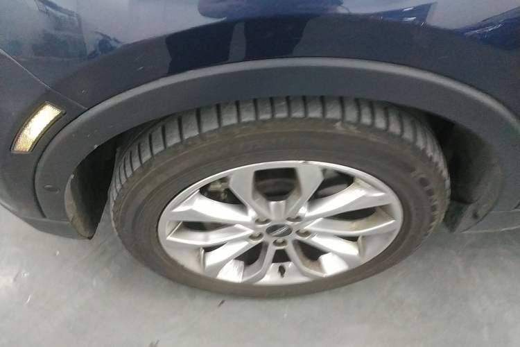 Used Lincoln MKC 2017 2.0T Two-Wheel-Drive Luxury Edition Left Front Wheel Hub