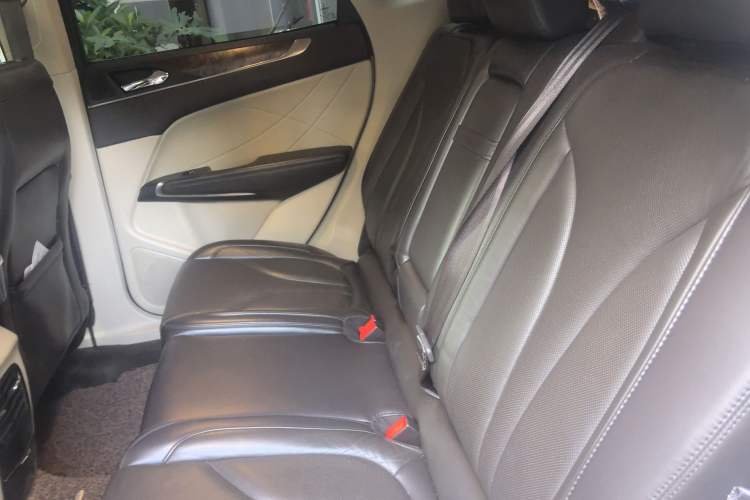 Used Lincoln MKC 2017 2.0T Two-Wheel-Drive Luxury Edition Left Rear Seat