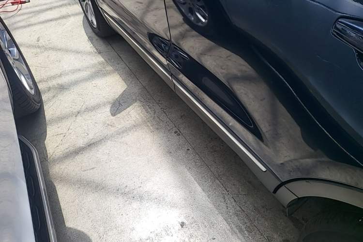 Used Lincoln MKC 2017 2.0T Four-Wheel Drive Zunya Edition Left Side Sill