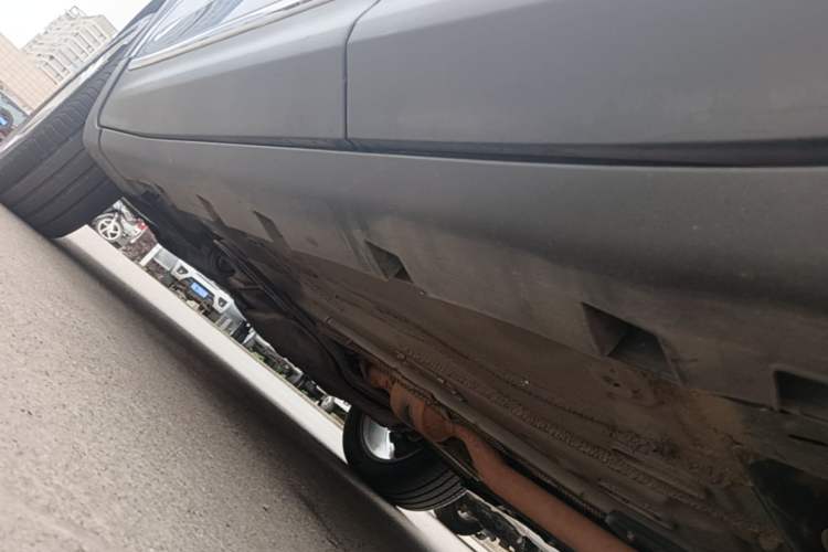 Used Lincoln MKC 2017 2.0T Two-Wheel Drive Deluxe Edition Left Side Sill