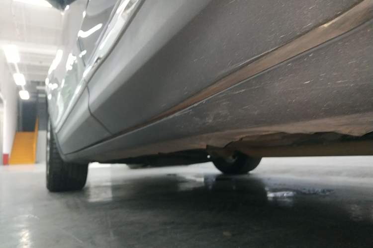 Used Lincoln MKC 2017 2.0T Two-Wheel-Drive Luxury Edition Left Side Sill