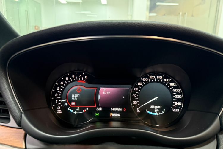 Used Lincoln MKC 2017 2.0T Two-Wheel-Drive Luxury Edition Odometer Close Up