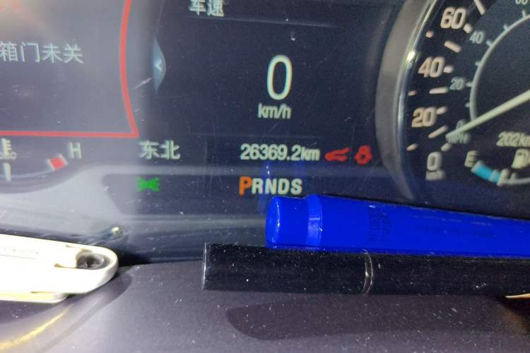 Used Lincoln MKC 2017 2.0T Two-Wheel-Drive Luxury Edition Odometer Close Up