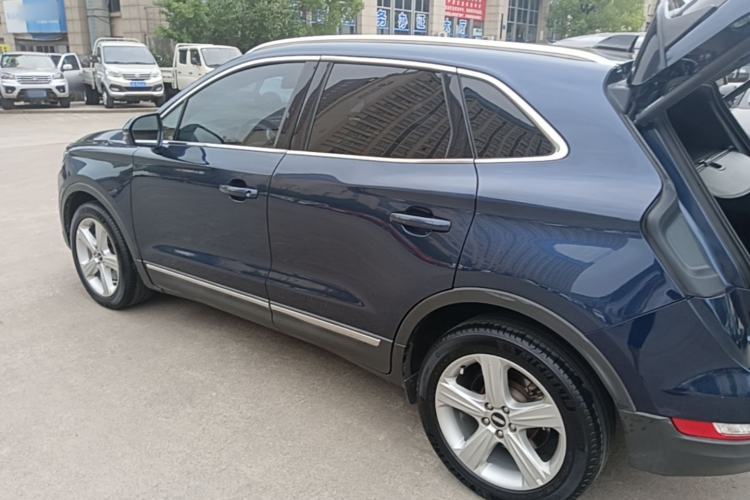 Used Lincoln MKC 2017 2.0T Two-Wheel Drive Deluxe Edition Rear Left 45 Deg