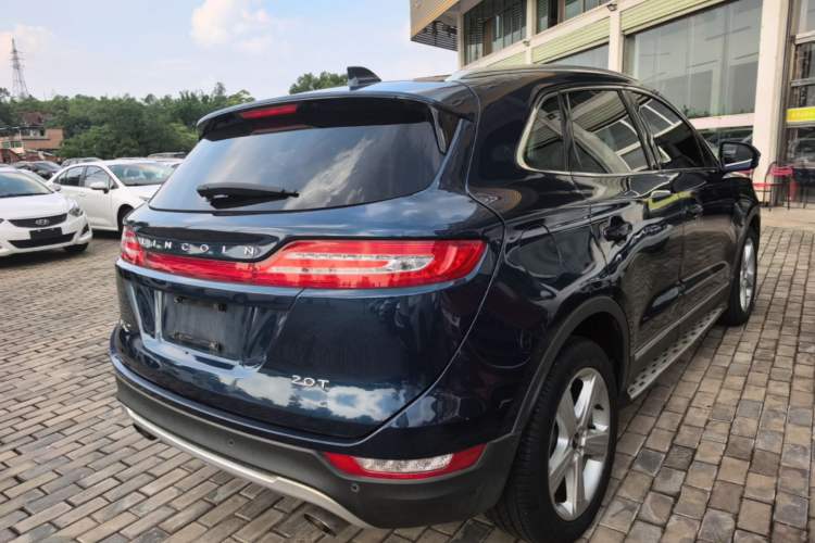 Used Lincoln MKC 2017 2.0T Two-Wheel Drive Deluxe Edition Rear Right 45 Deg