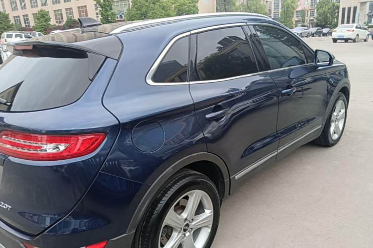 Used Lincoln MKC 2017 2.0T Two-Wheel Drive Deluxe Edition Rear Right 45 Deg
