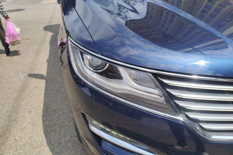 Used Lincoln MKC 2017 2.0T Two-Wheel-Drive Luxury Edition Right Front Headlight