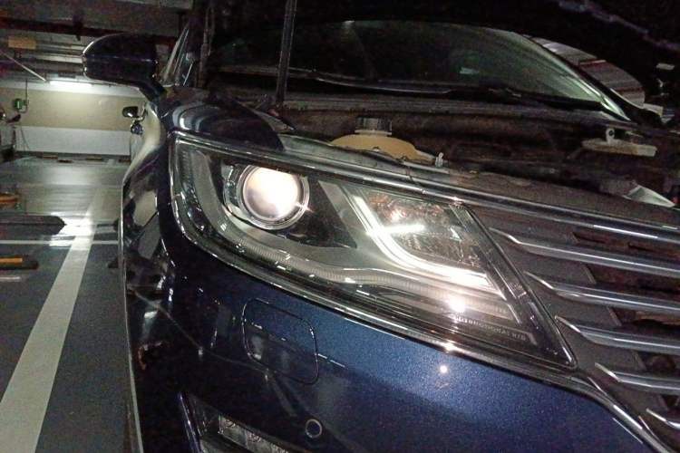 Used Lincoln MKC 2017 2.0T Four-Wheel Drive Zunya Edition Right Front Headlight