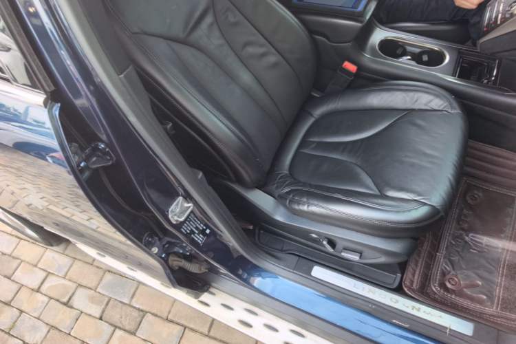 Used Lincoln MKC 2017 2.0T Two-Wheel Drive Deluxe Edition Right Front Seat