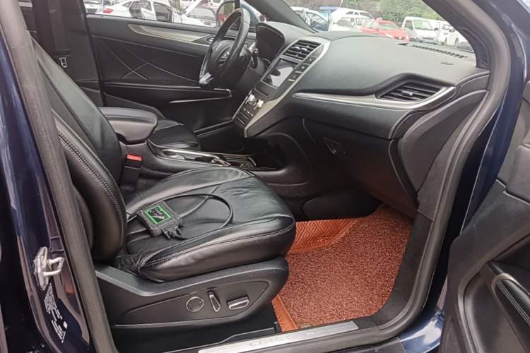 Used Lincoln MKC 2017 2.0T Two-Wheel Drive Deluxe Edition Right Front Seat