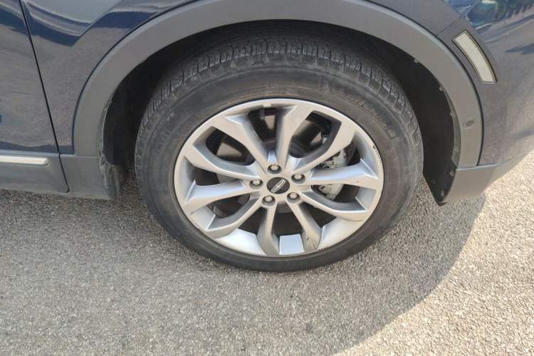 Used Lincoln MKC 2017 2.0T Two-Wheel-Drive Luxury Edition Right Front Wheel Hub