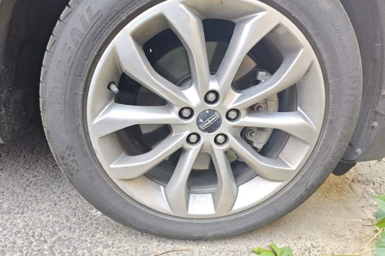 Used Lincoln MKC 2017 2.0T Two-Wheel-Drive Luxury Edition Right Front Wheel Hub