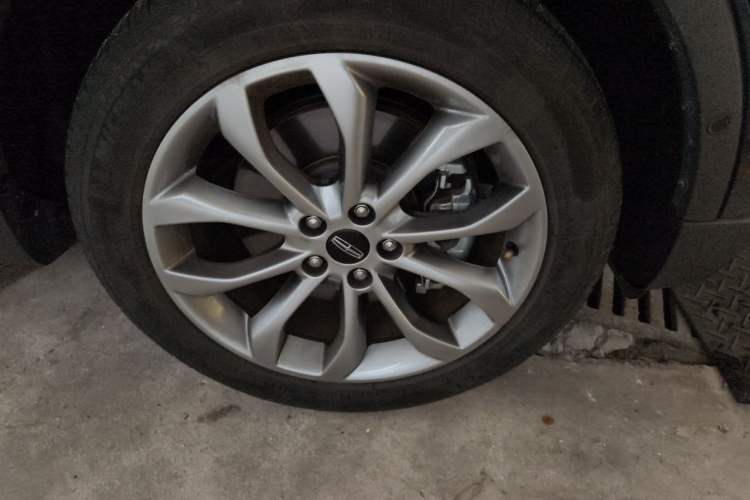 Used Lincoln MKC 2017 2.0T Two-Wheel-Drive Luxury Edition Right Front Wheel Hub