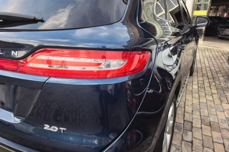 Used Lincoln MKC 2017 2.0T Two-Wheel Drive Deluxe Edition Right Rear Taillight