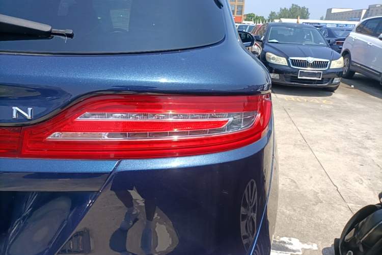 Used Lincoln MKC 2017 2.0T Two-Wheel Drive Deluxe Edition Right Rear Taillight