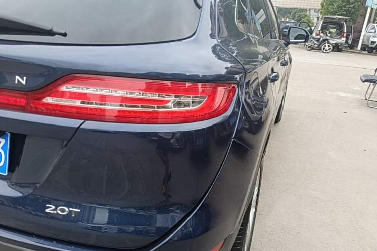 Used Lincoln MKC 2017 2.0T Two-Wheel Drive Deluxe Edition Right Rear Taillight