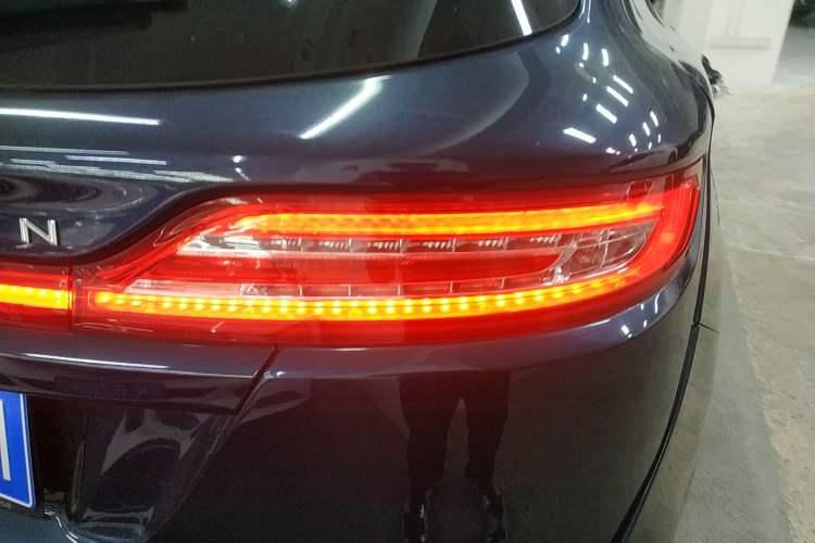 Used Lincoln MKC 2017 2.0T Two-Wheel-Drive Luxury Edition Right Rear Taillight