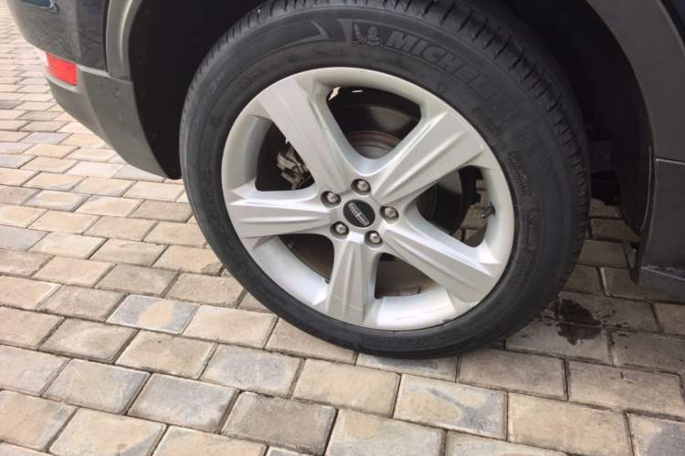 Used Lincoln MKC 2017 2.0T Two-Wheel Drive Deluxe Edition Right Rear Wheel Hub
