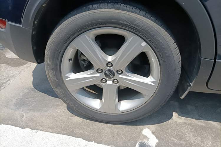 Used Lincoln MKC 2017 2.0T Two-Wheel Drive Deluxe Edition Right Rear Wheel Hub