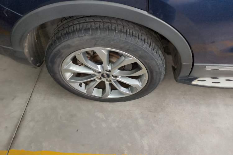 Used Lincoln MKC 2017 2.0T Two-Wheel-Drive Luxury Edition Right Rear Wheel Hub