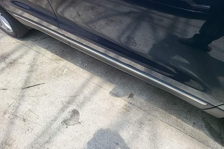 Used Lincoln MKC 2017 2.0T Four-Wheel Drive Zunya Edition Right Side Sill