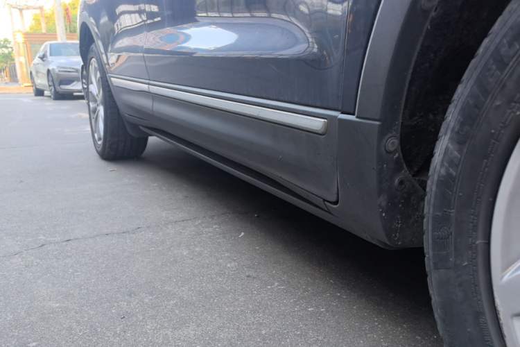 Used Lincoln MKC 2017 2.0T Four-Wheel Drive Zunya Edition Right Side Sill
