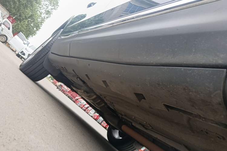 Used Lincoln MKC 2017 2.0T Two-Wheel Drive Deluxe Edition Right Side Sill