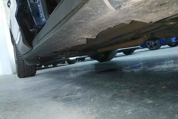 Used Lincoln MKC 2017 2.0T Two-Wheel-Drive Luxury Edition Right Side Sill