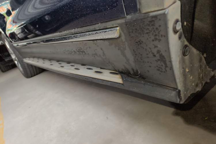 Used Lincoln MKC 2017 2.0T Two-Wheel-Drive Luxury Edition Right Side Sill